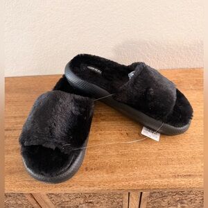 32 Degrees Black Faux Fur Slippers Size Large & XL